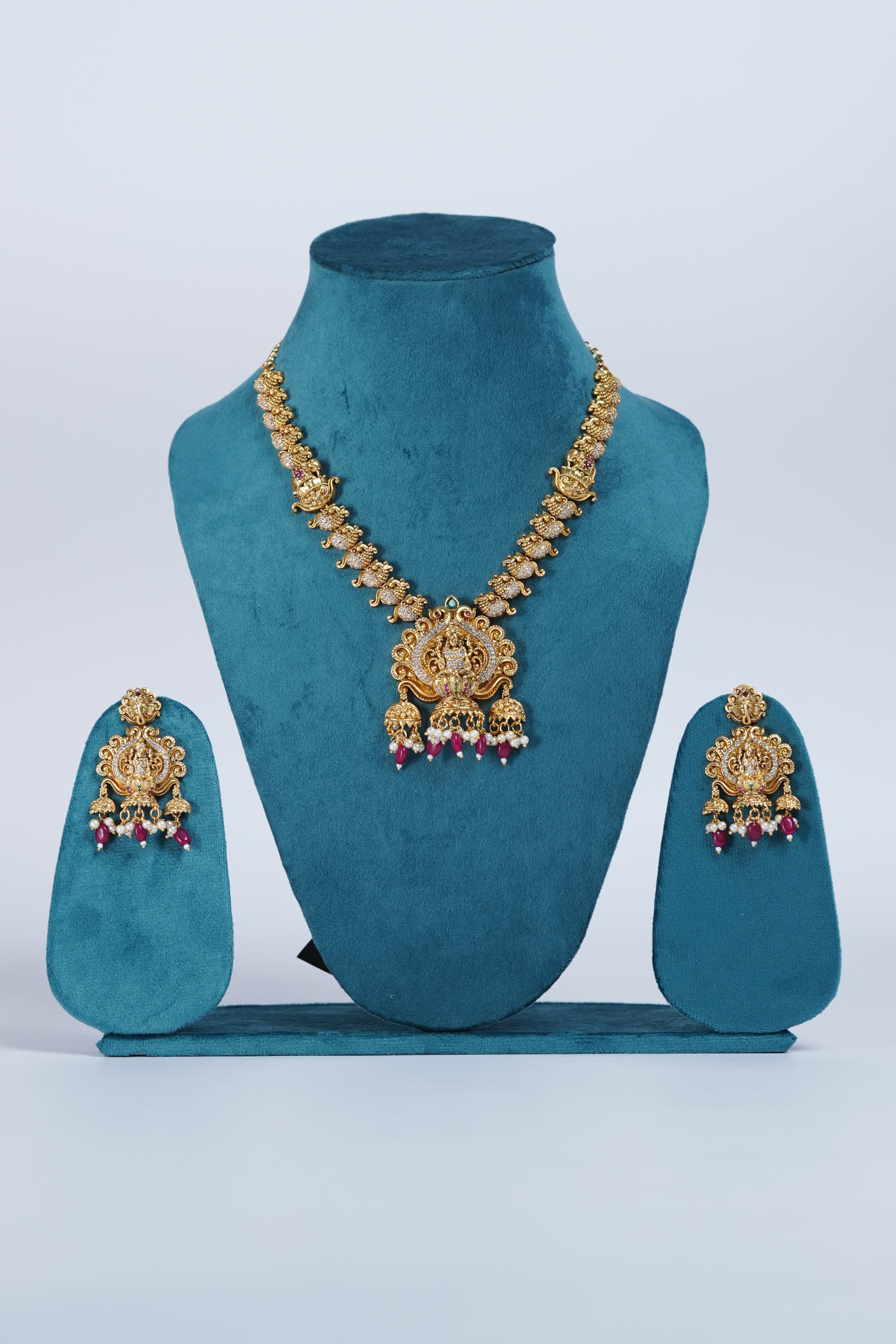 Necklace with ear rings for women