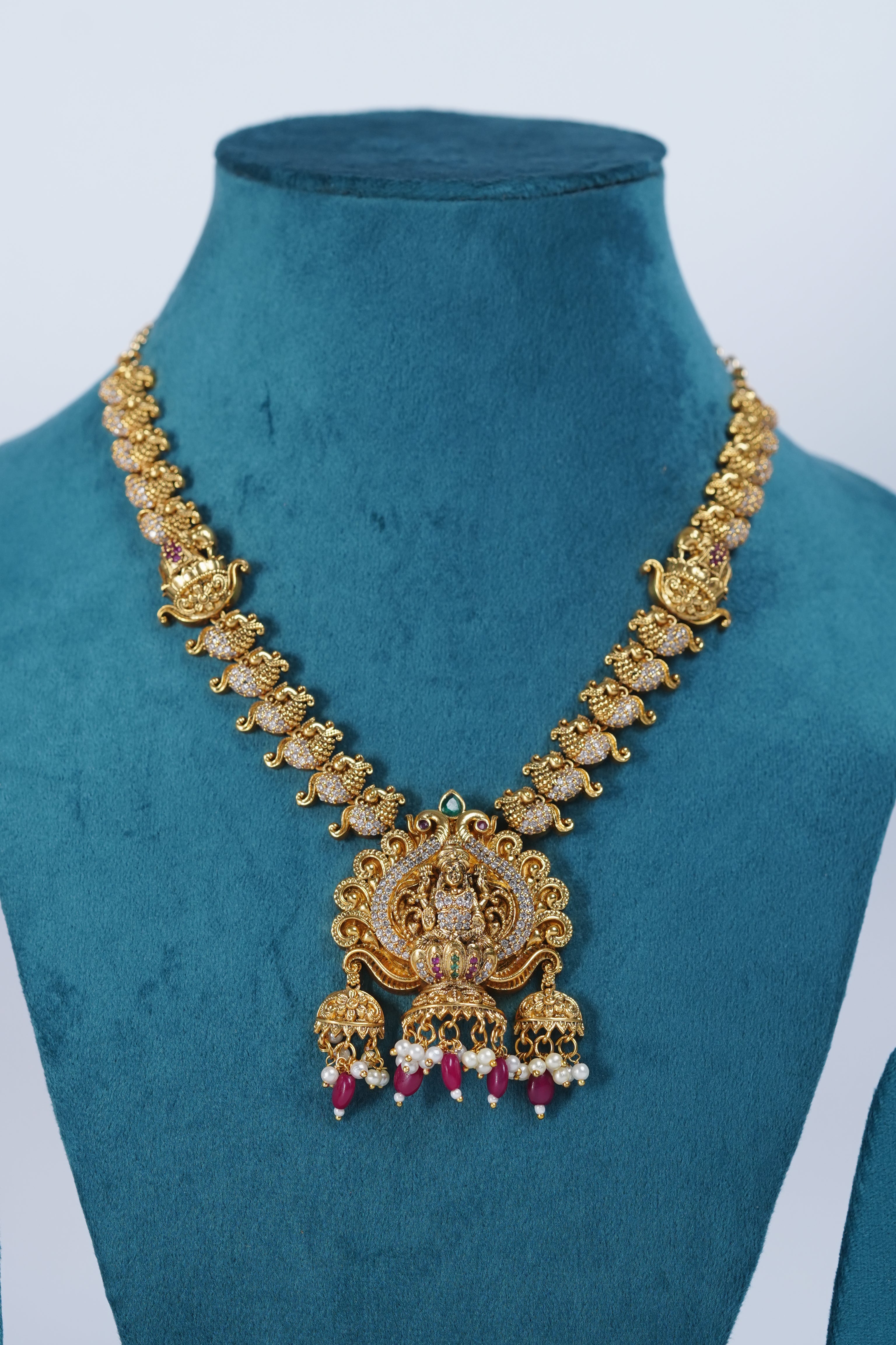 Necklace with ear rings for women