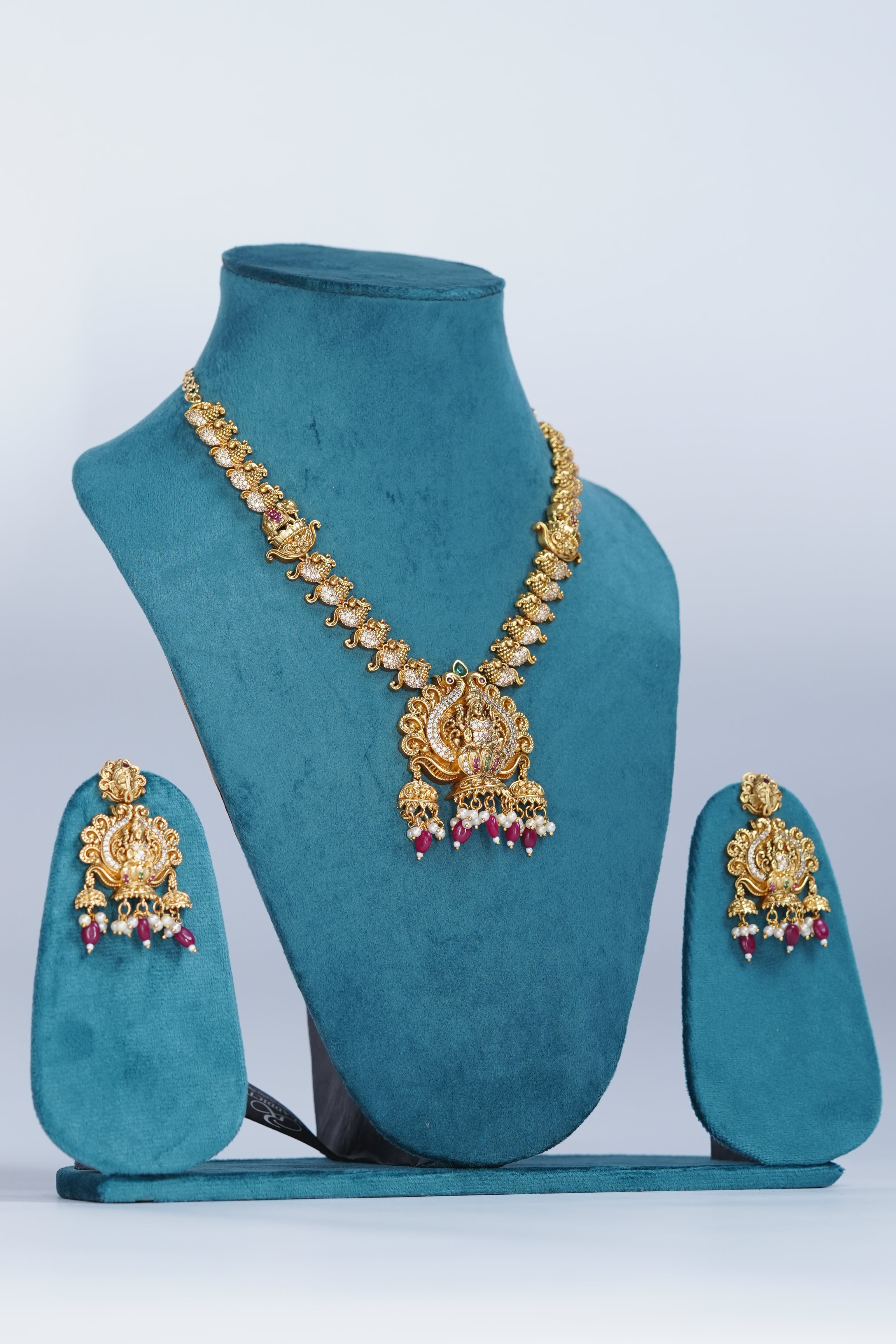 Necklace with ear rings for women